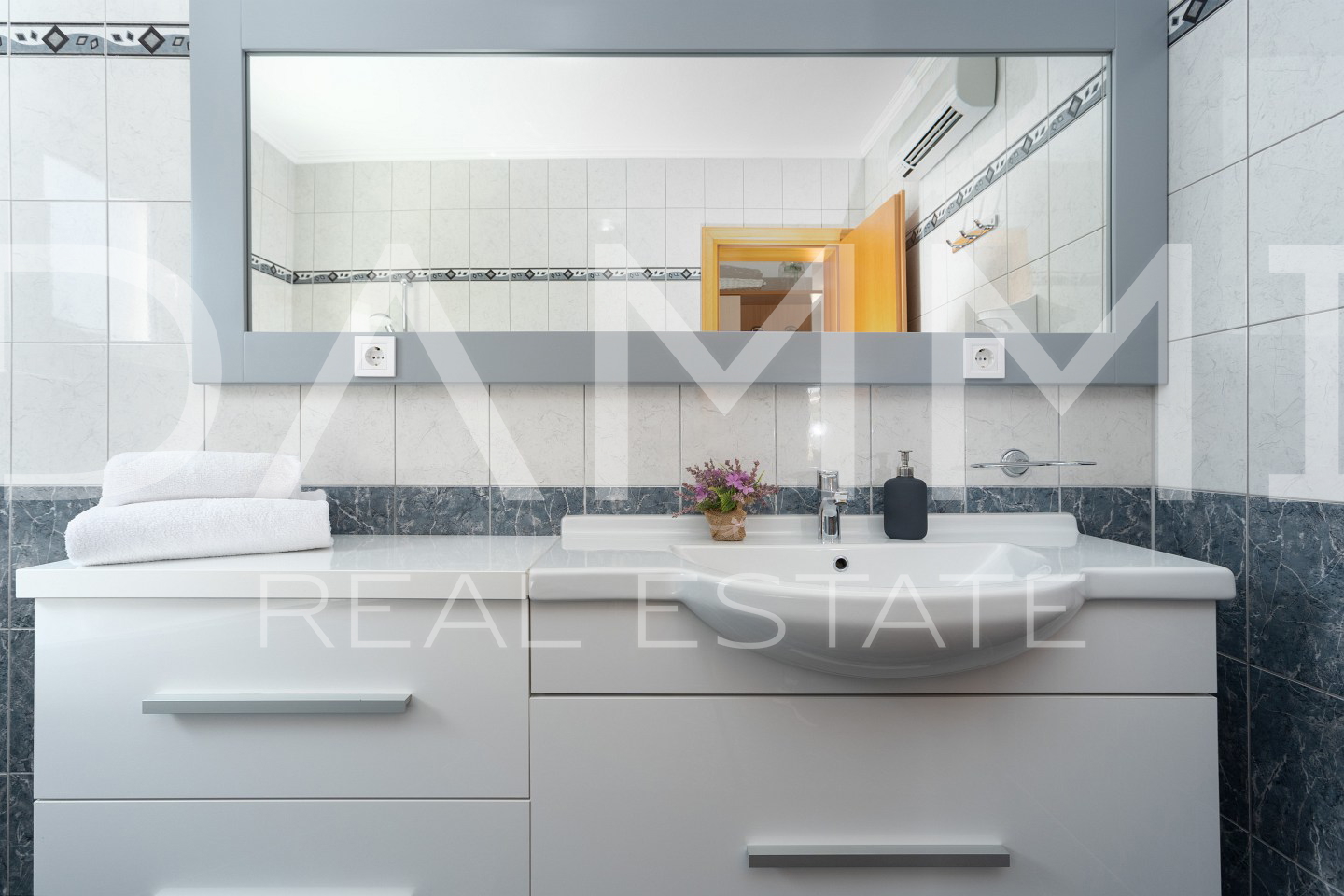 ISTRA&comma; BADERNA - Ku&cacute;a u nizu nedaleko od Baderne