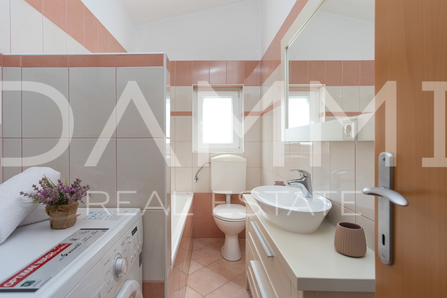 ISTRA&comma; BADERNA - Ku&cacute;a u nizu nedaleko od Baderne