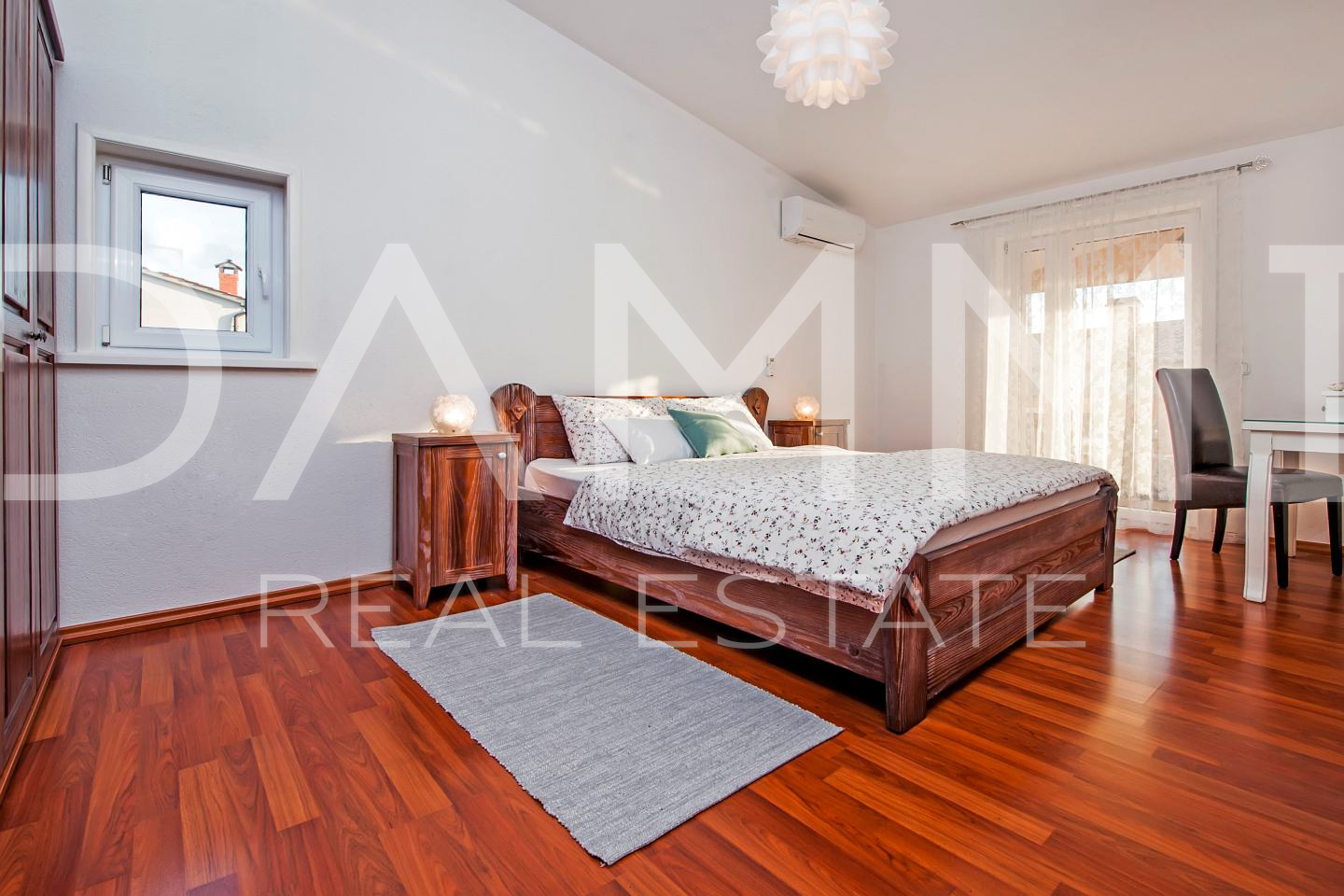 ISTRA&comma; BADERNA - Ku&cacute;a u nizu nedaleko od Baderne