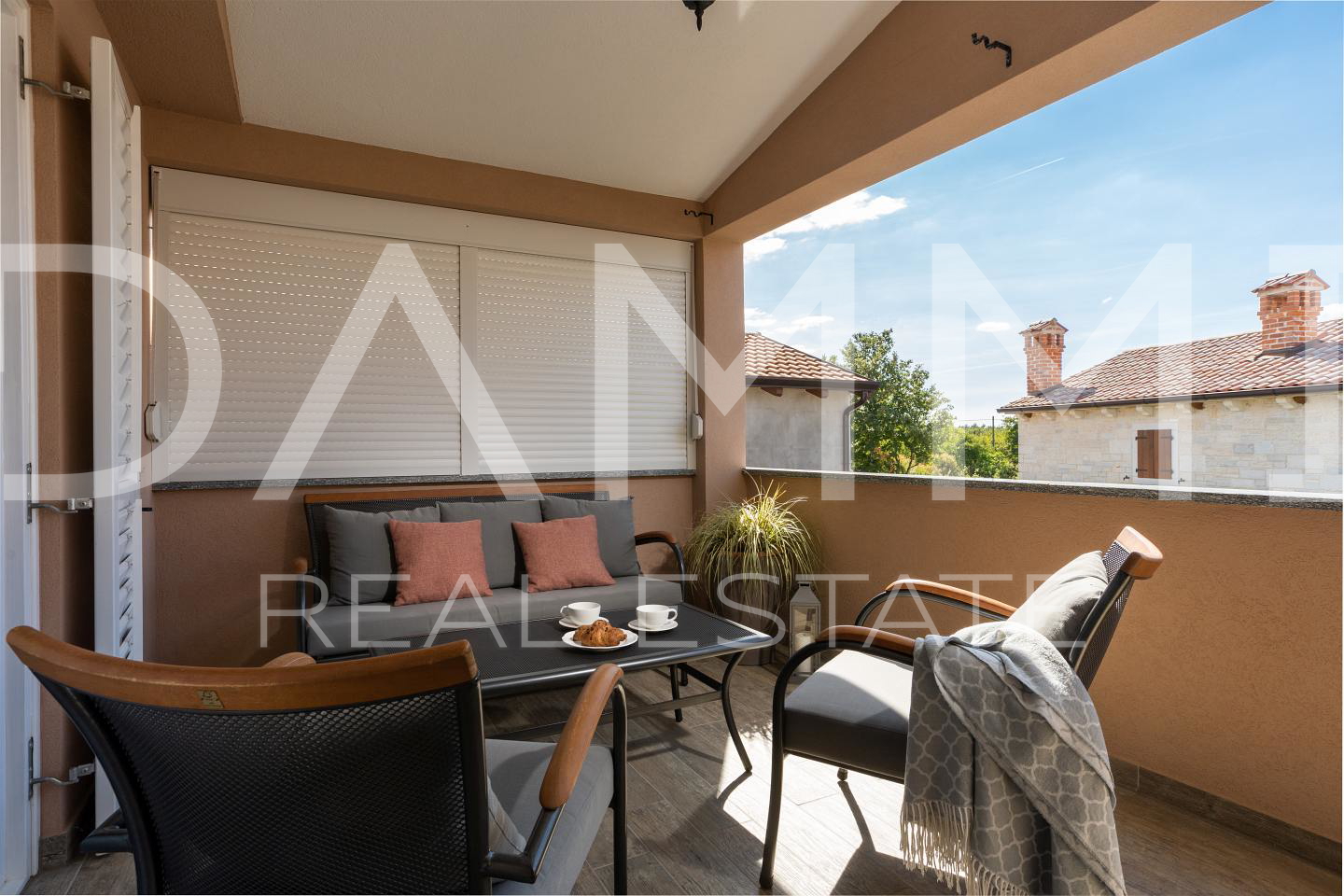 ISTRA&comma; BADERNA - Ku&cacute;a u nizu nedaleko od Baderne