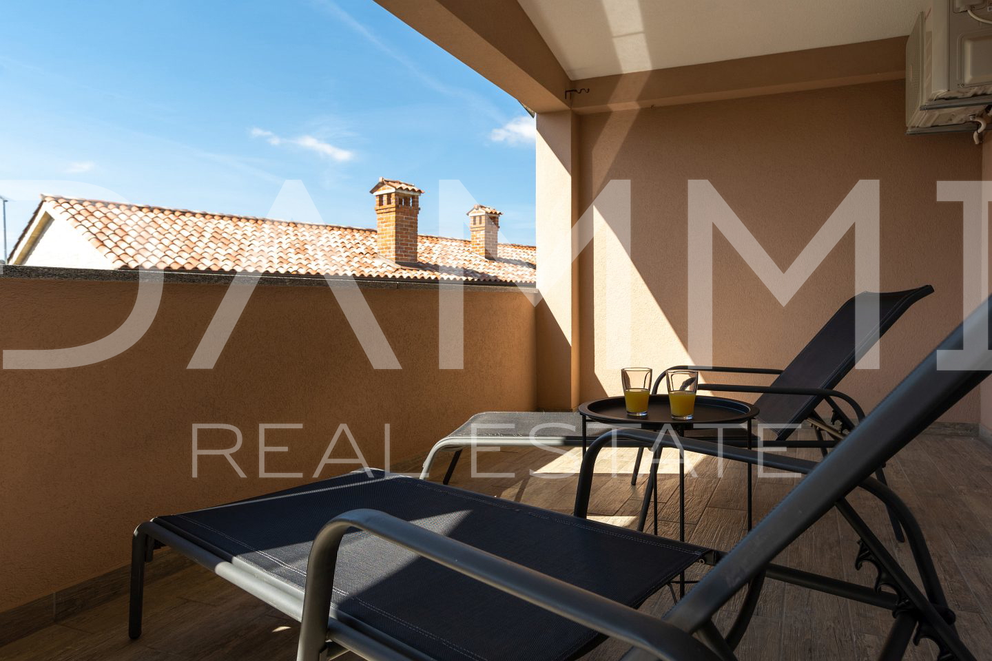 ISTRA&comma; BADERNA - Ku&cacute;a u nizu nedaleko od Baderne