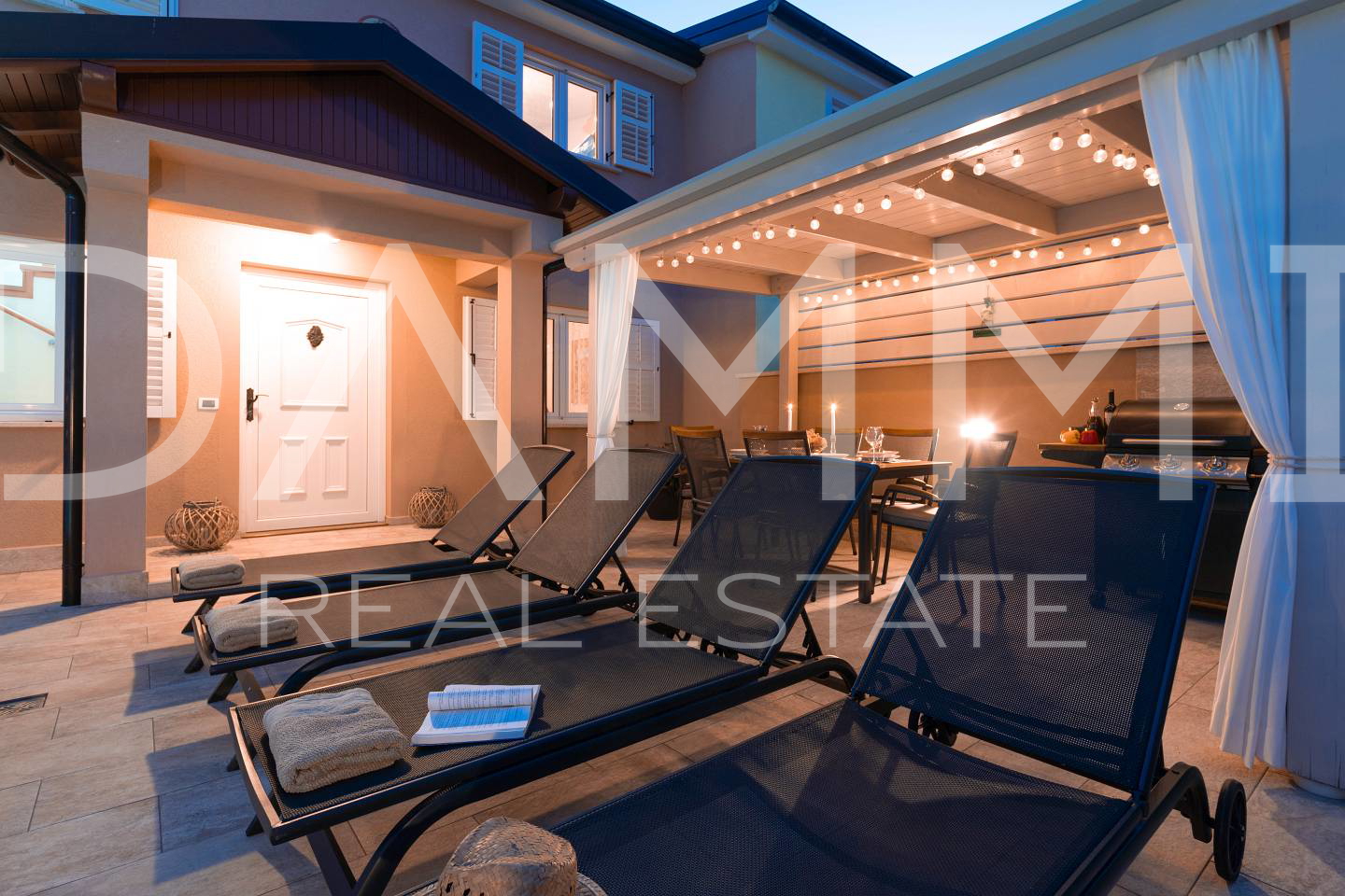 ISTRA&comma; BADERNA - Ku&cacute;a u nizu nedaleko od Baderne