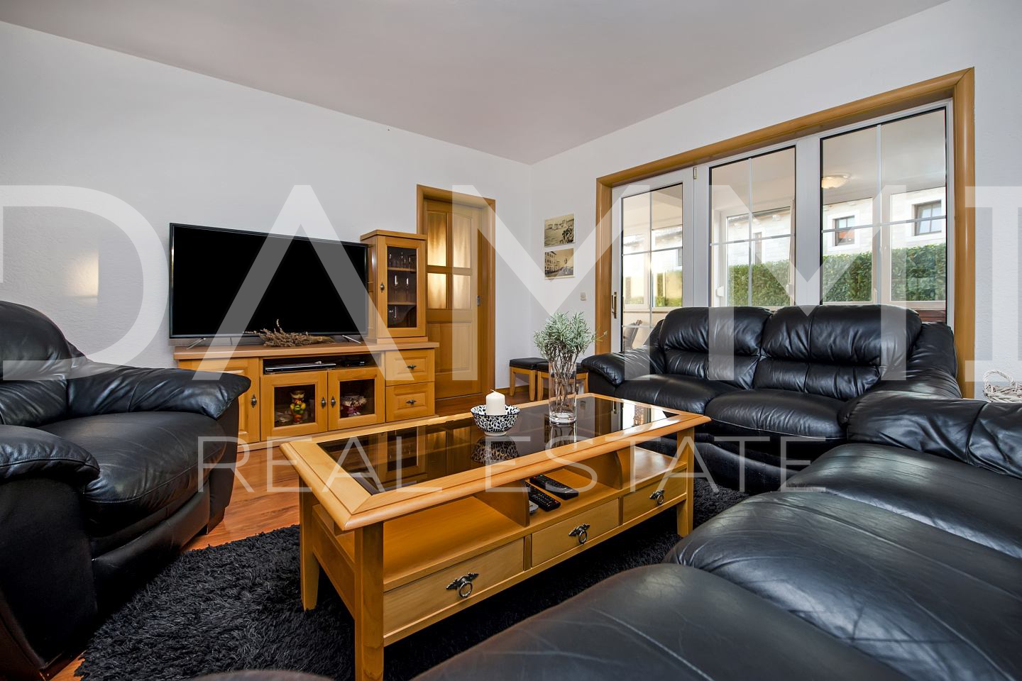 ISTRA&comma; BADERNA - Ku&cacute;a u nizu nedaleko od Baderne