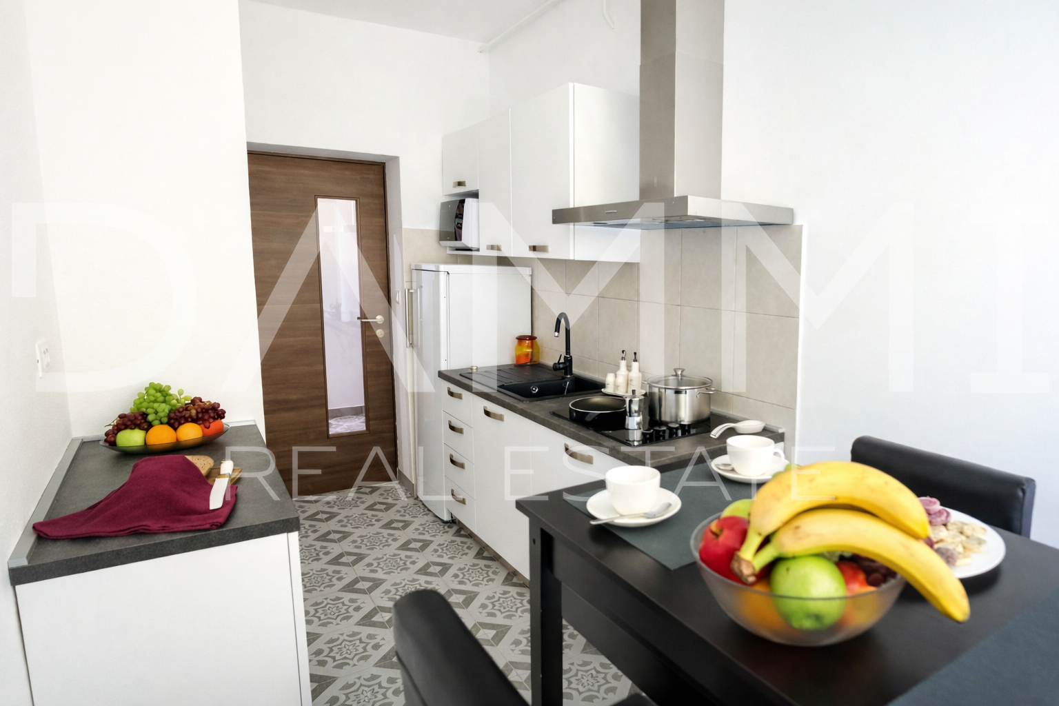 Pula&comma; centro - appartamento con 4 unit&agrave; e parcheggio