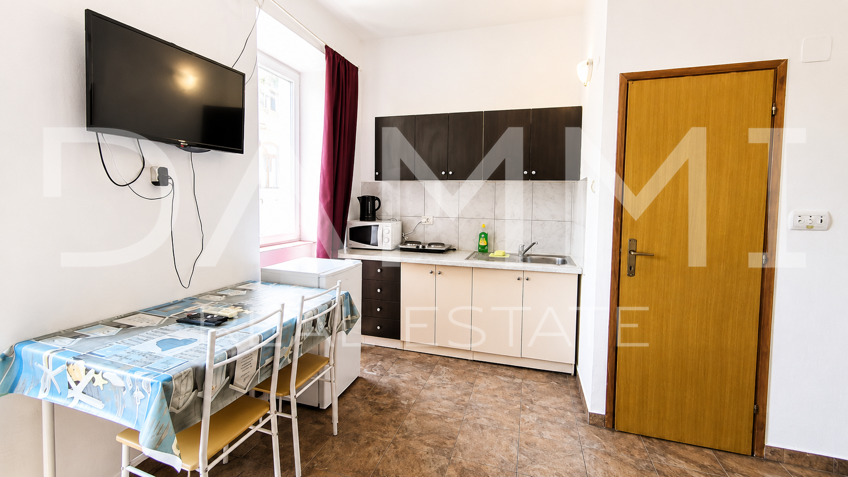 Pula&comma; centar&comma; Stan sa 4 studio apartmana