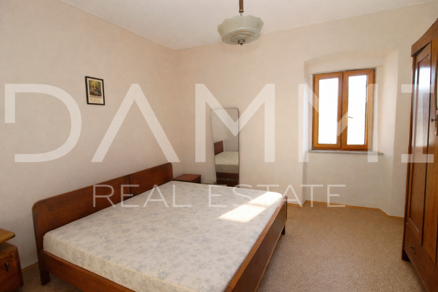 Bale&comma; Istra - ku&cacute;a s poslovnim prostorom&comma; savr&scaron;ena lokacija centar Bala