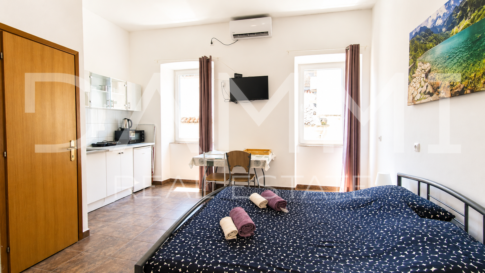 Pula&comma; centar&comma; Stan sa 4 studio apartmana