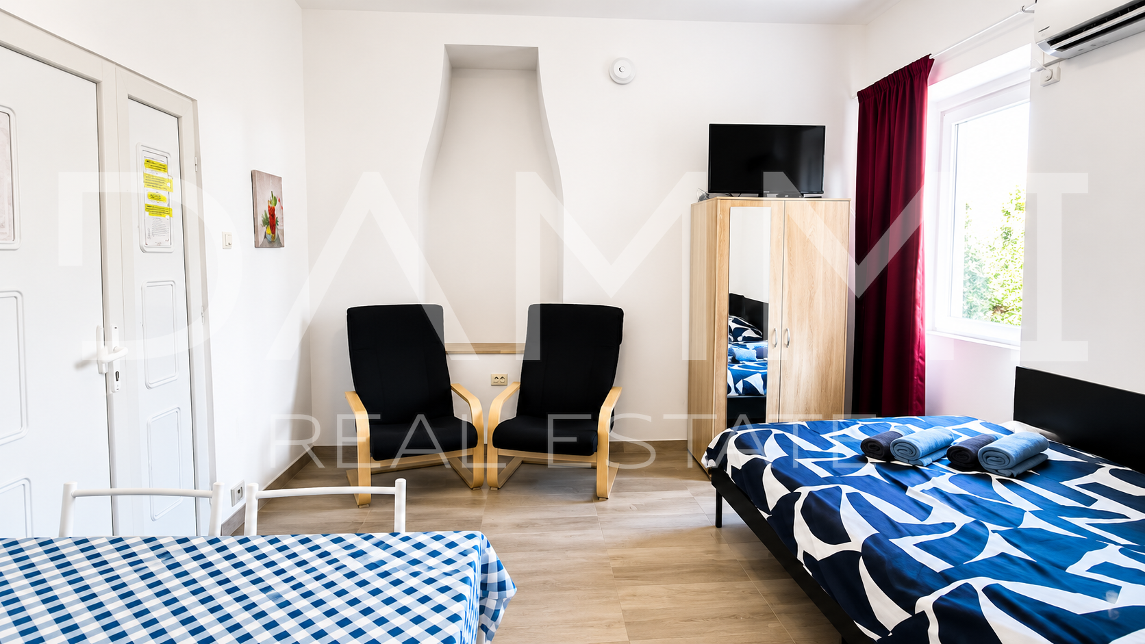 Pula&comma; centar&comma; Stan sa 4 studio apartmana