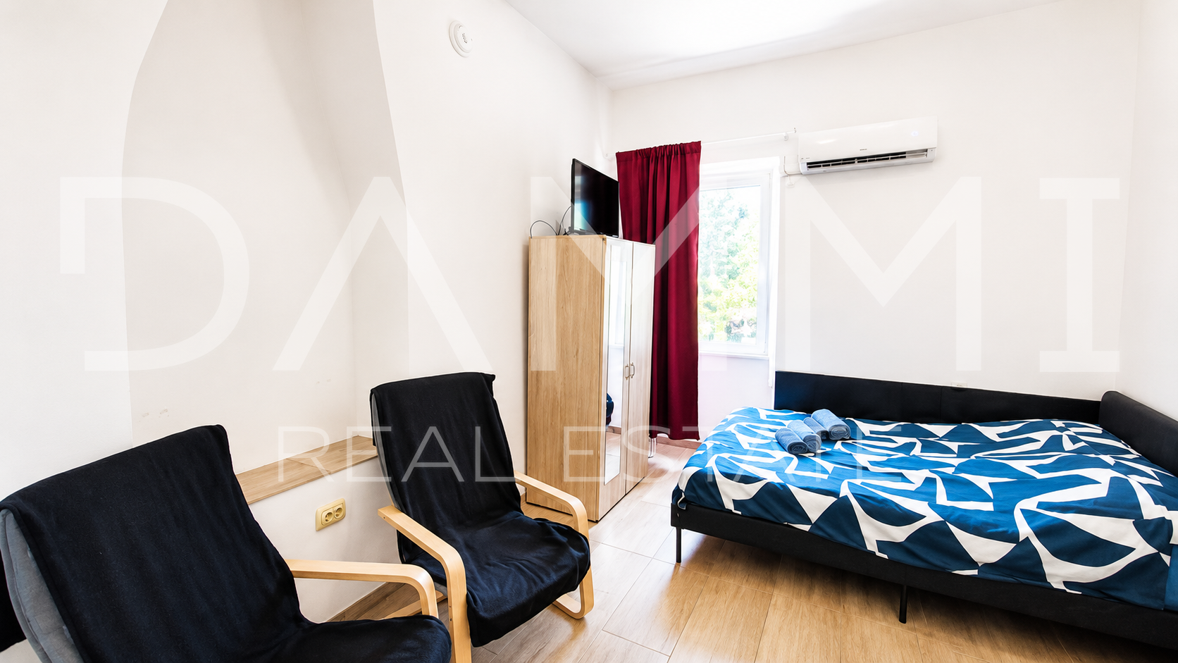 Pula&comma; centar&comma; Stan sa 4 studio apartmana