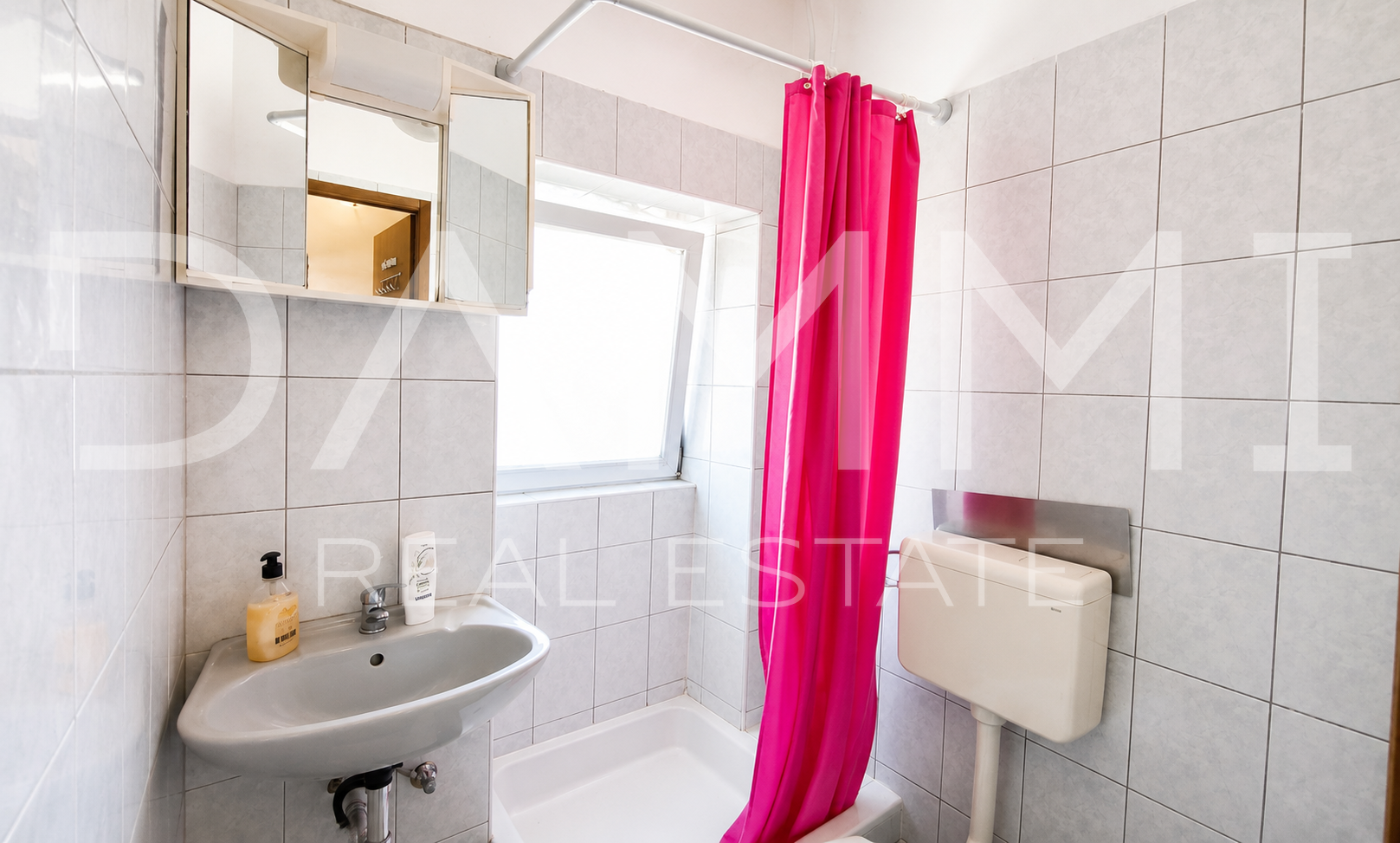 Pula&comma; centar&comma; Stan sa 4 studio apartmana