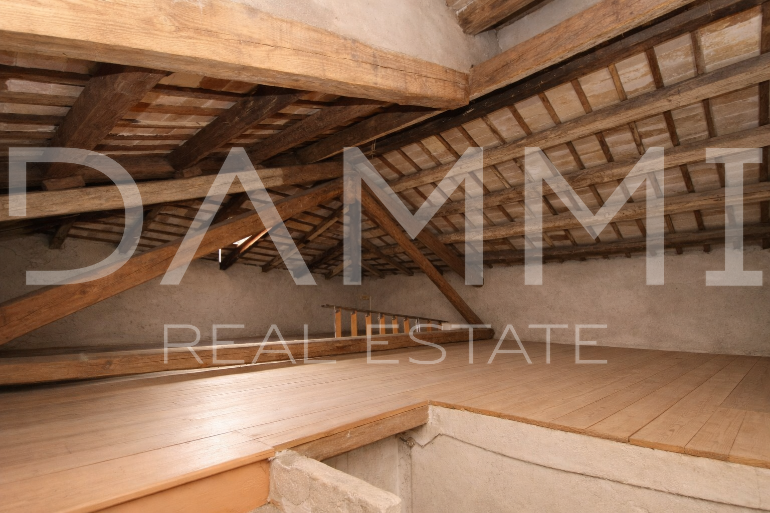 Bale&comma; Istra - ku&cacute;a s poslovnim prostorom&comma; savr&scaron;ena lokacija centar Bala