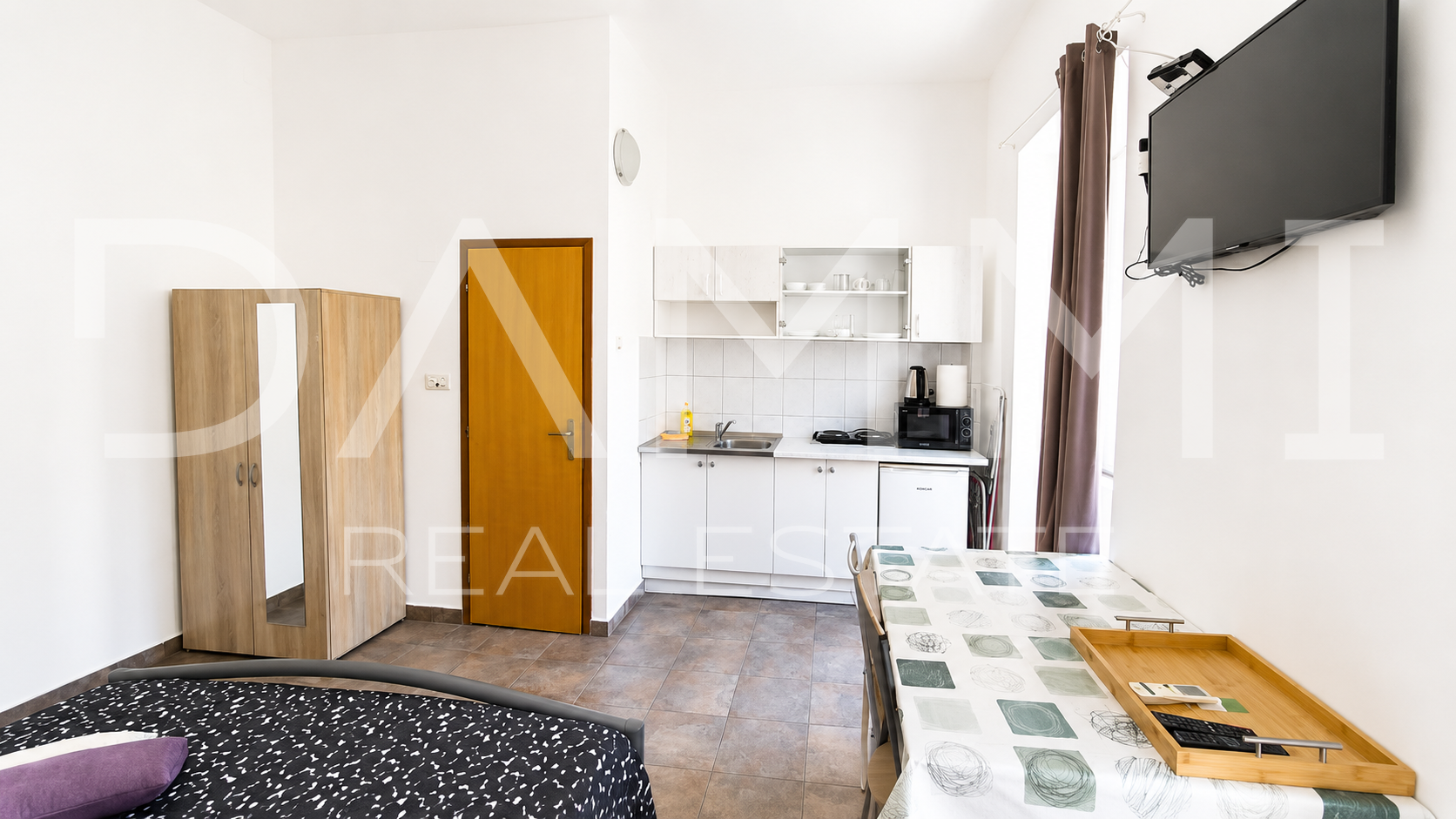 Pula&comma; centar&comma; Stan sa 4 studio apartmana
