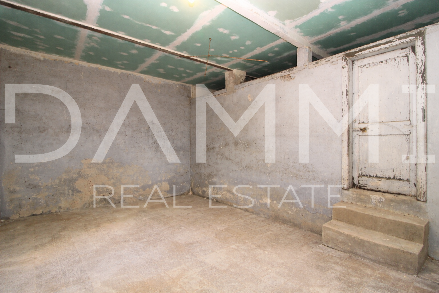 Bale&comma; Istra - ku&cacute;a s poslovnim prostorom&comma; savr&scaron;ena lokacija centar Bala