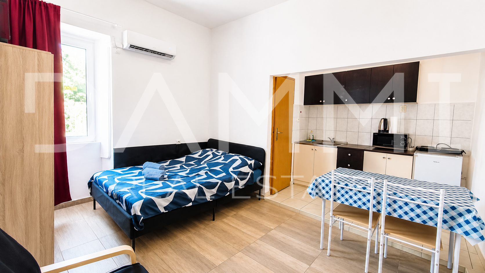 Pula&comma; centar&comma; Stan sa 4 studio apartmana