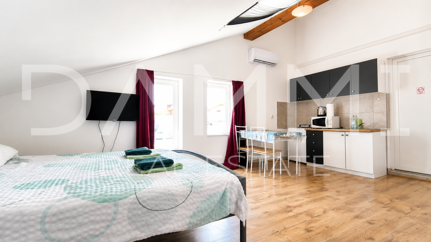 Pula&comma; centar&comma; Stan sa 3 studio apartmana