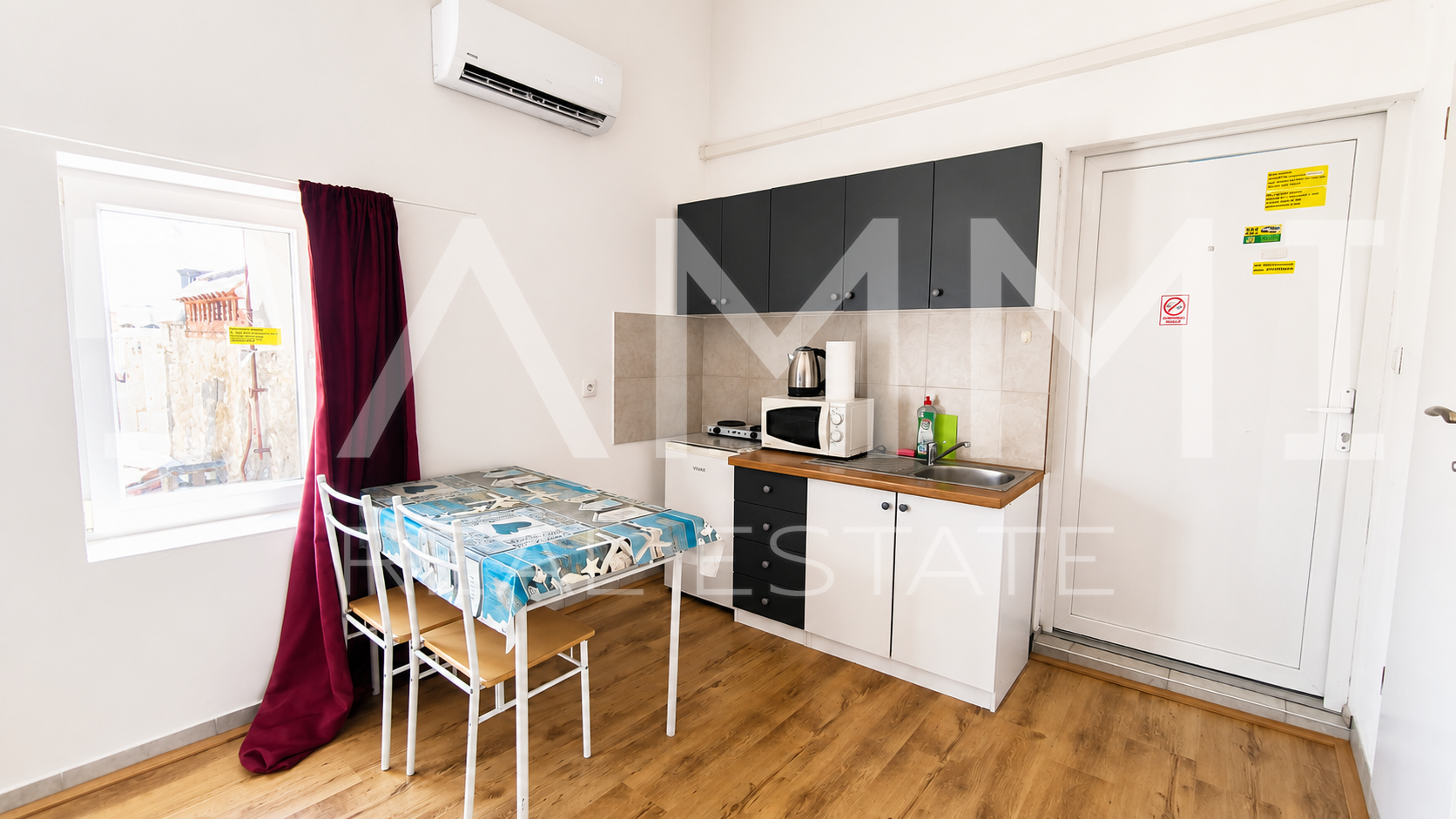 Pula&comma; centar&comma; Stan sa 3 studio apartmana