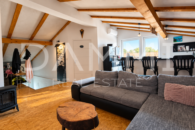Šišan, Istra – trosoban stan 132 m² s okućnicom 62 m², 1. kat
