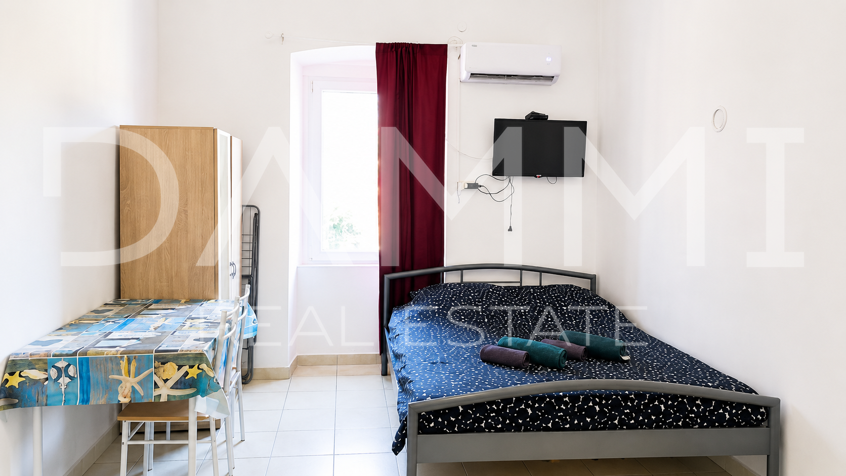 Pula&comma; centar&comma; Stan sa 4 studio apartmana