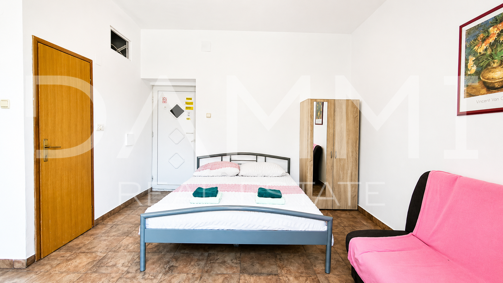 Pula&comma; centar&comma; Stan sa 4 studio apartmana