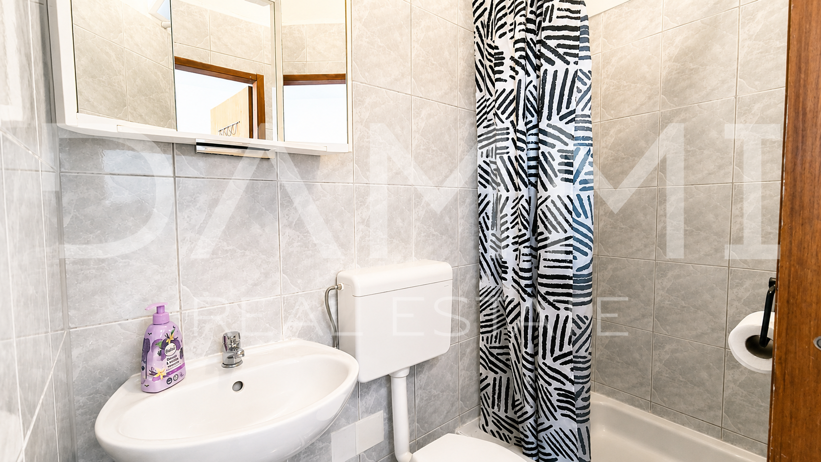 Pula&comma; centar&comma; Stan sa 4 studio apartmana