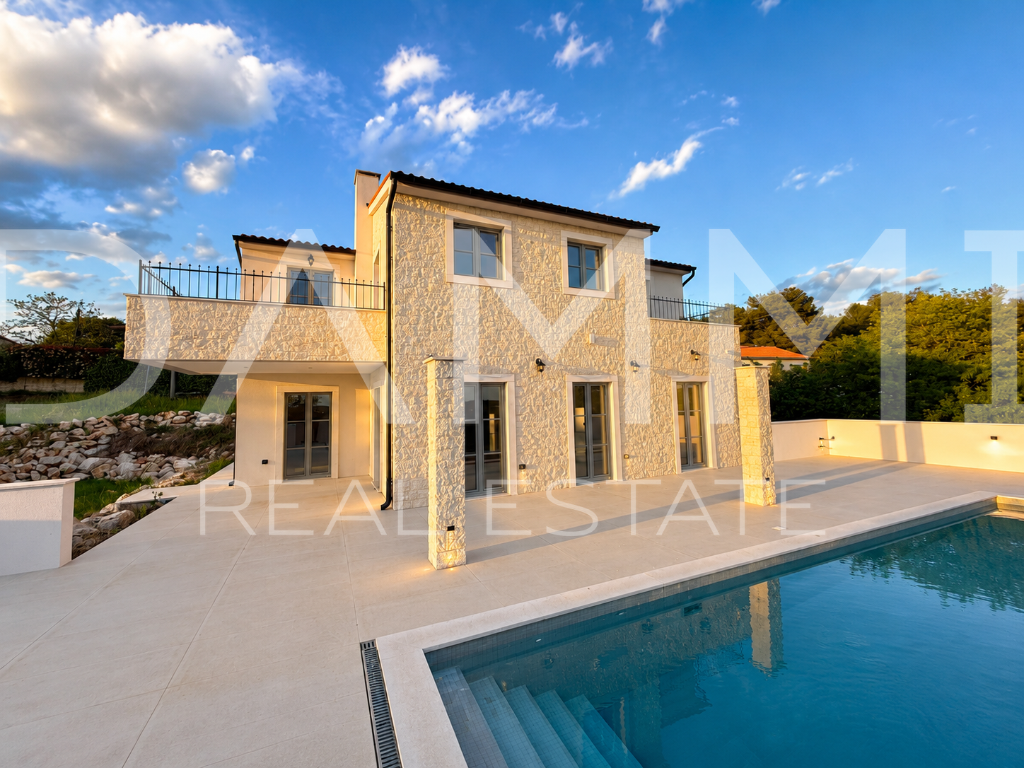 Istra&comma; Sveti lovre&ccaron; &ndash; luxuri&ouml;se Villa mit Swimmingpool&comma; herrlicher Aussicht