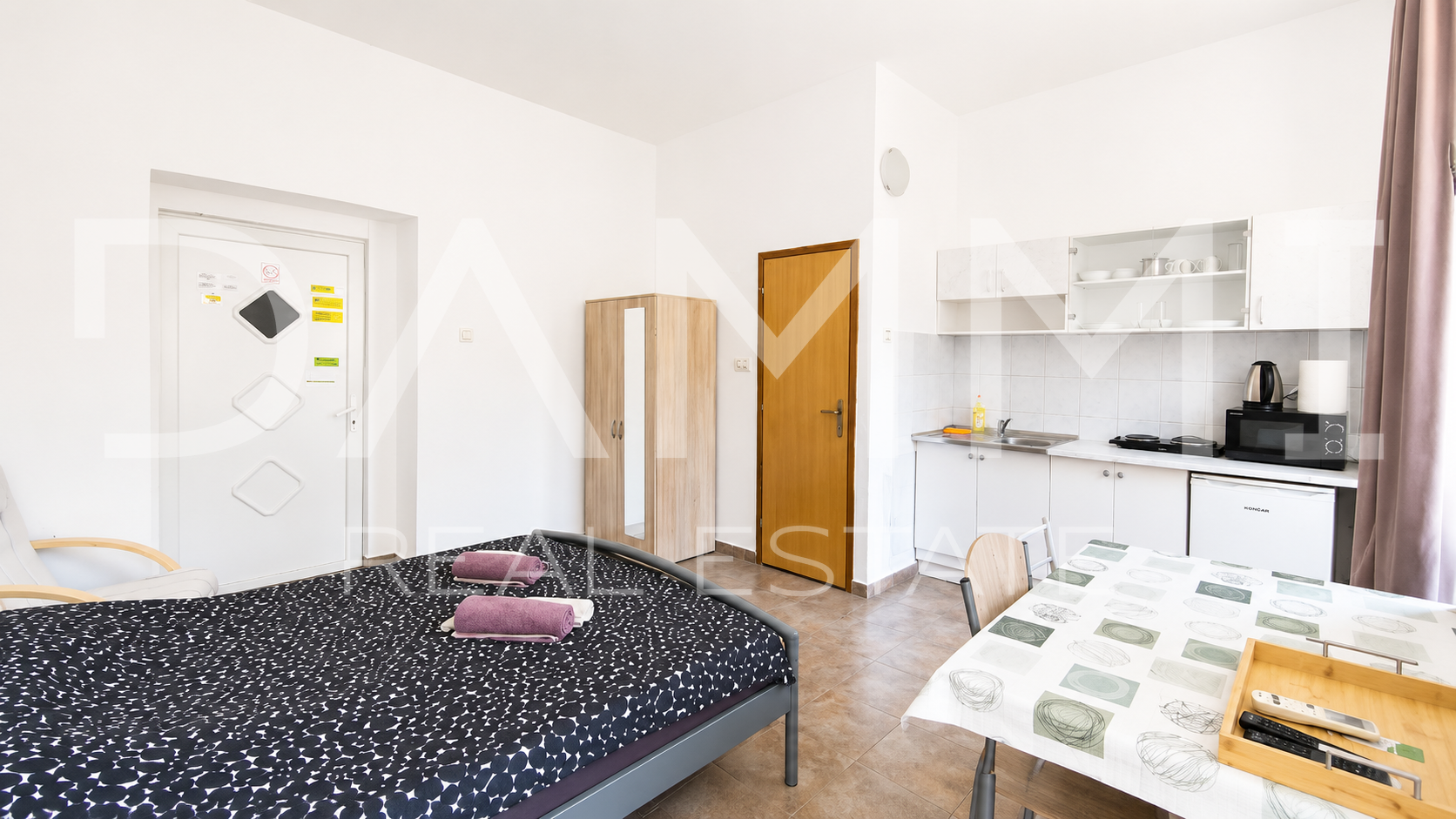 Pula&comma; centar&comma; Stan sa 4 studio apartmana