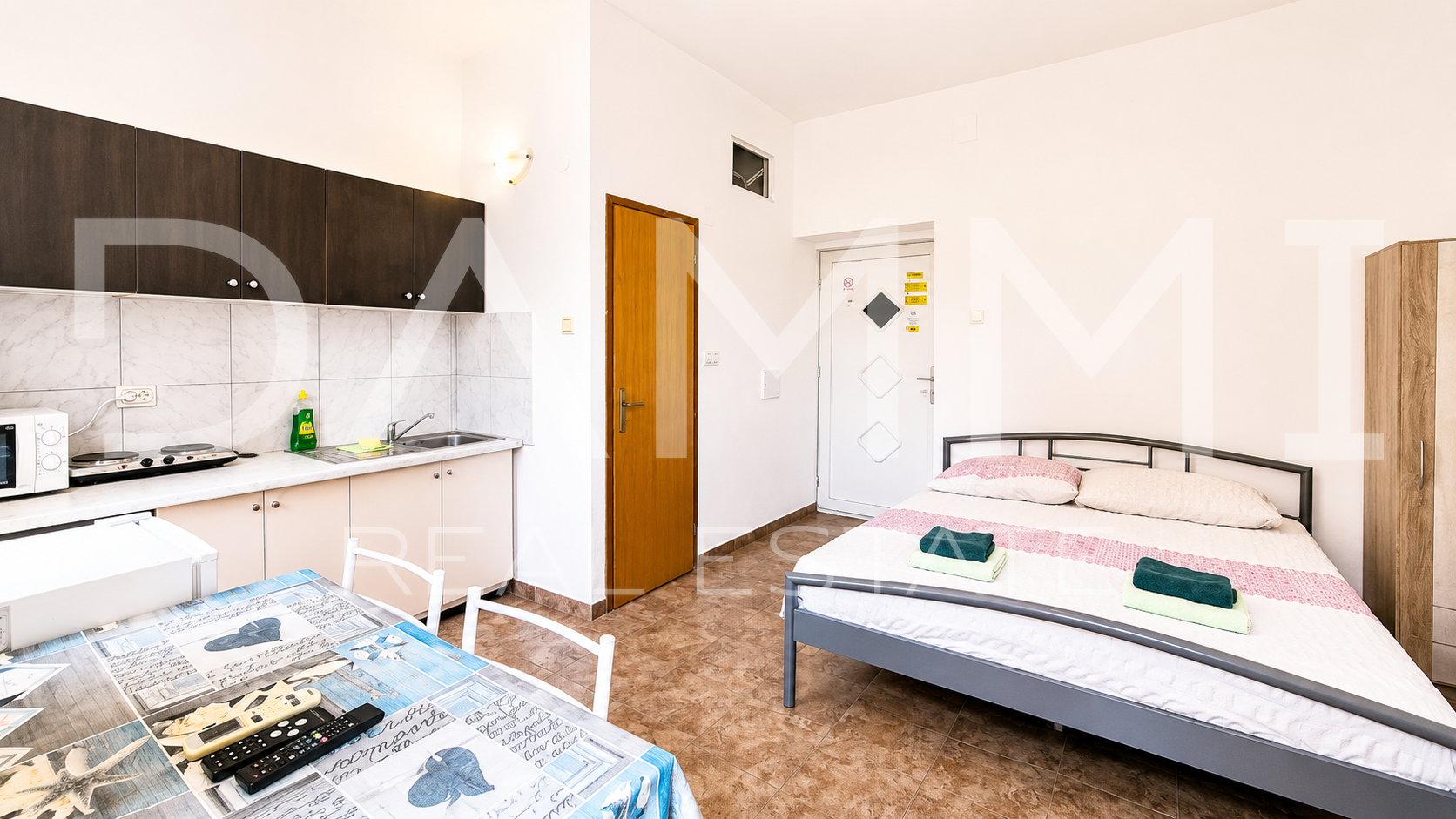 Pula&comma; centar&comma; Stan sa 4 studio apartmana