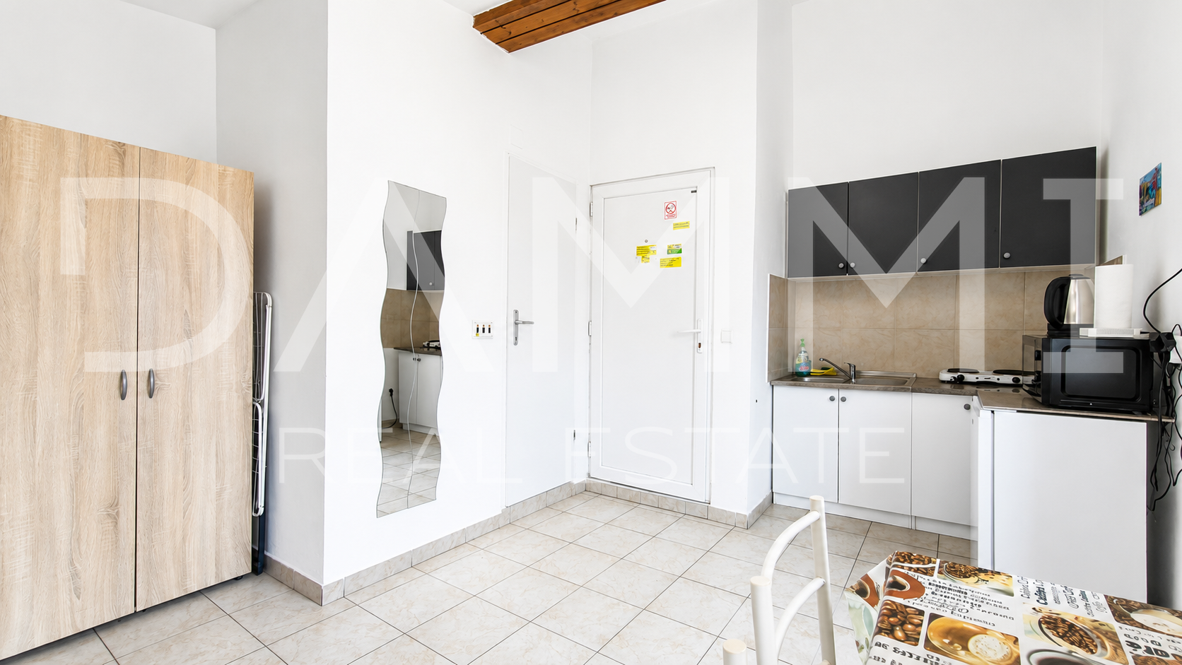 Pula&comma; centar&comma; Stan sa 3 studio apartmana