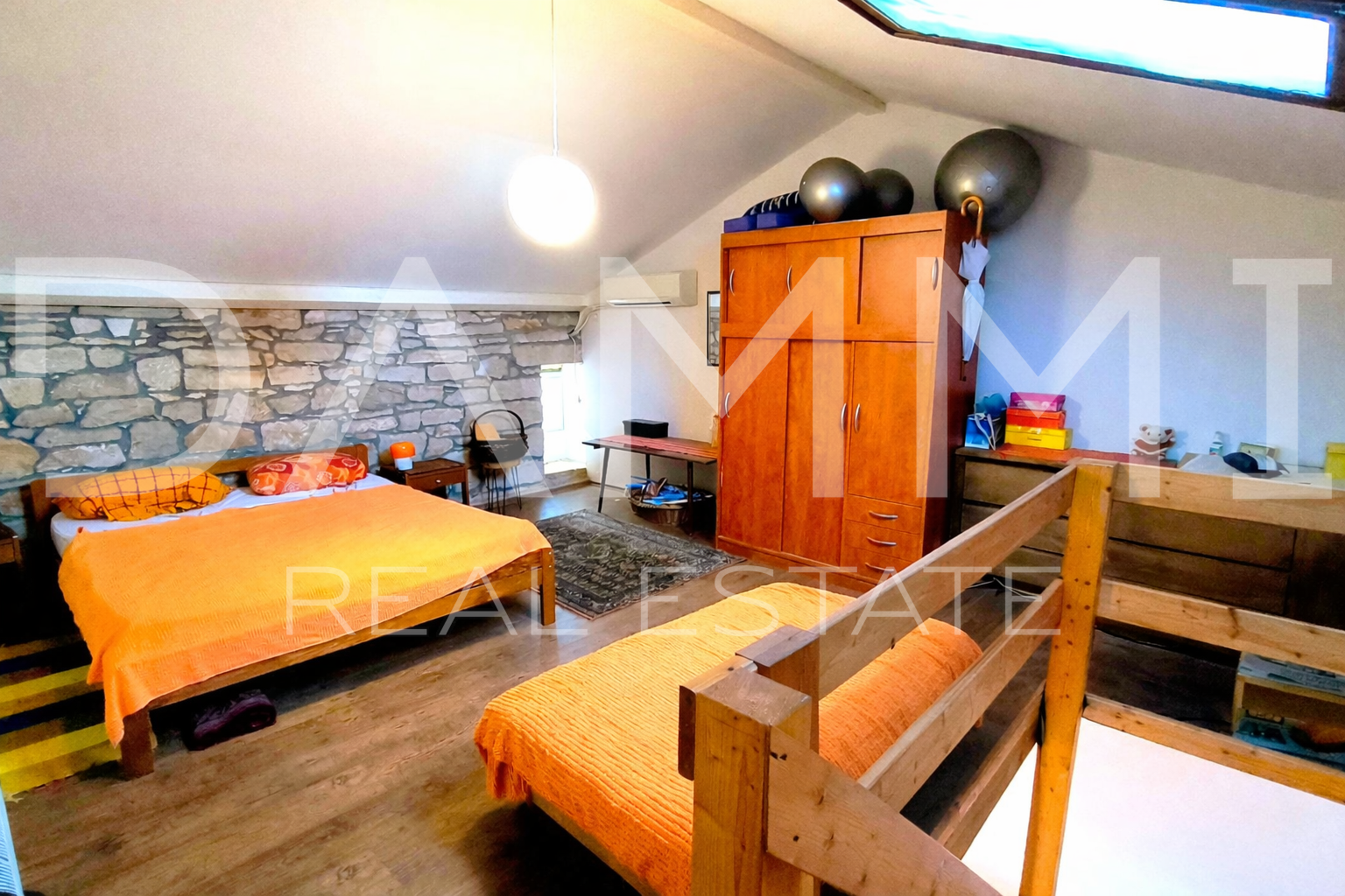 ISTRA&comma; MAR&Ccaron;ANA - renovirana istarska ku&cacute;a s lijepim dvori&scaron;tem&comma; blizina pla&zcaron;e