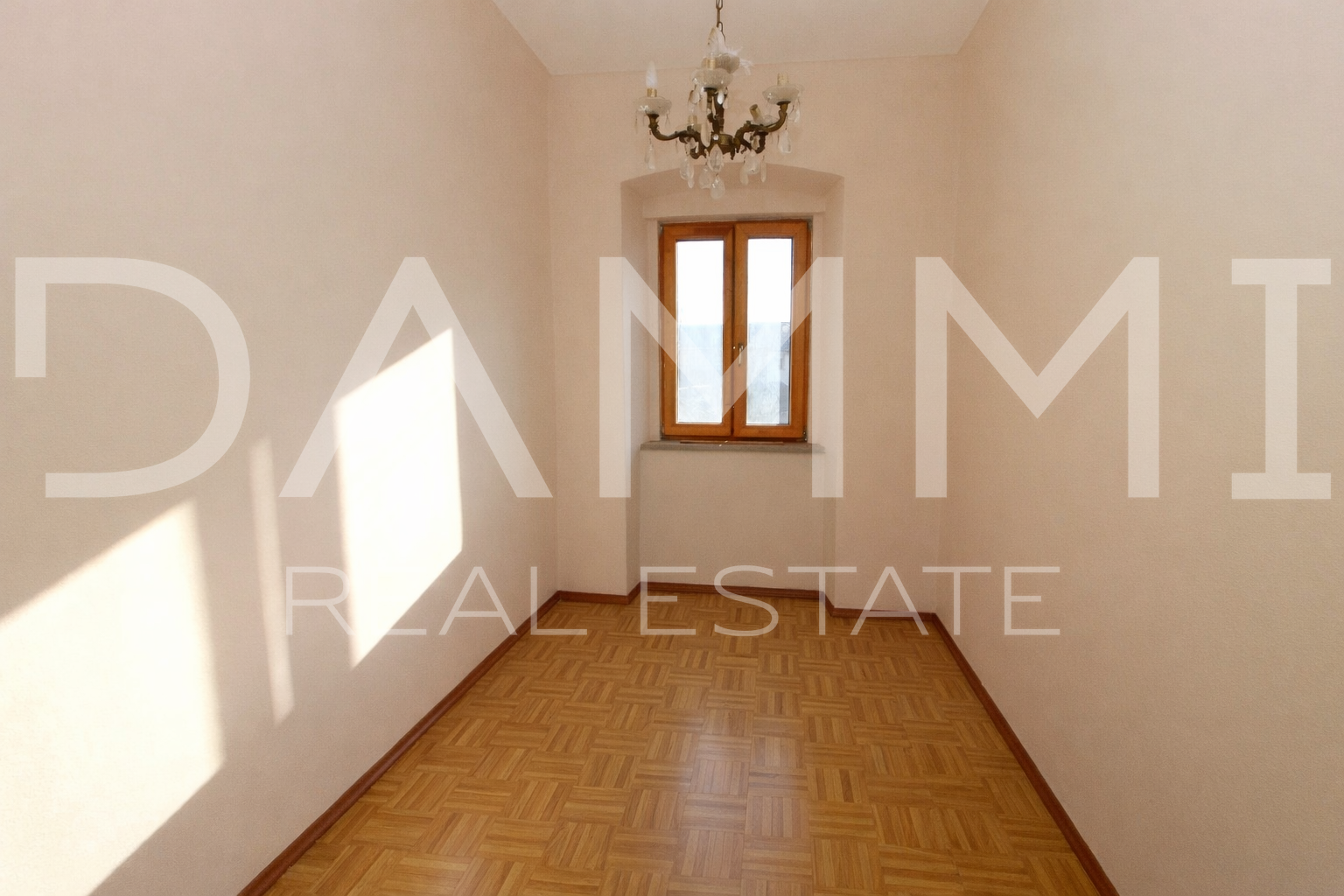 Bale&comma; Istra - ku&cacute;a s poslovnim prostorom&comma; savr&scaron;ena lokacija centar Bala