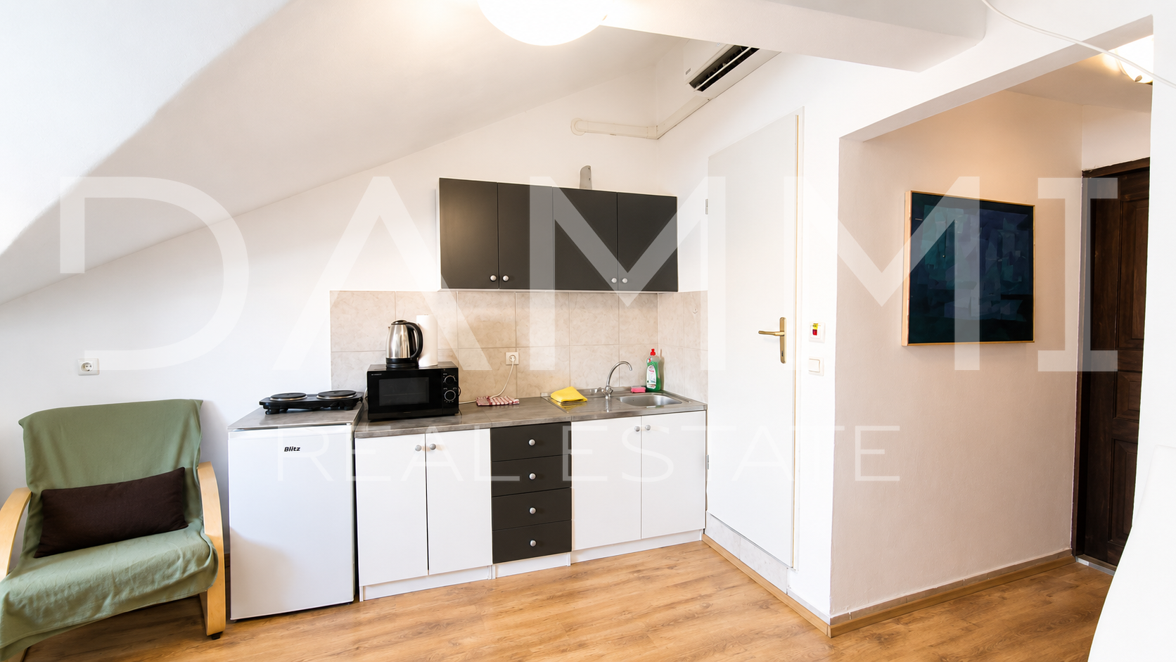 Pula&comma; centar&comma; Stan sa 3 studio apartmana
