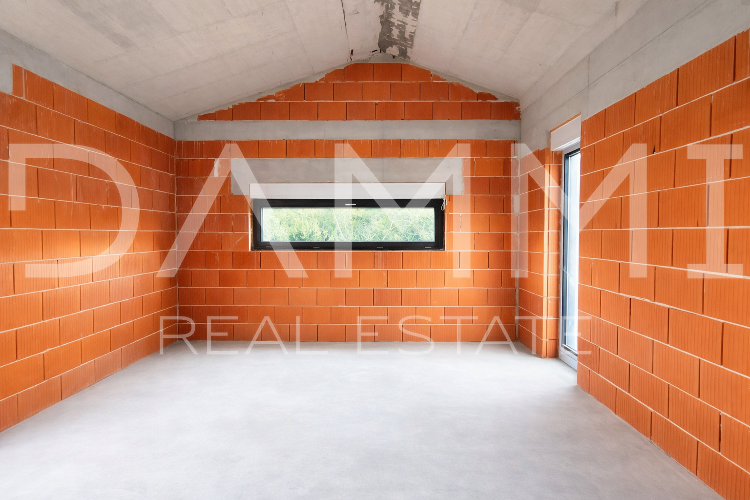 Istra&comma; Li&zcaron;njan - casa con piscina in fase di grezzo