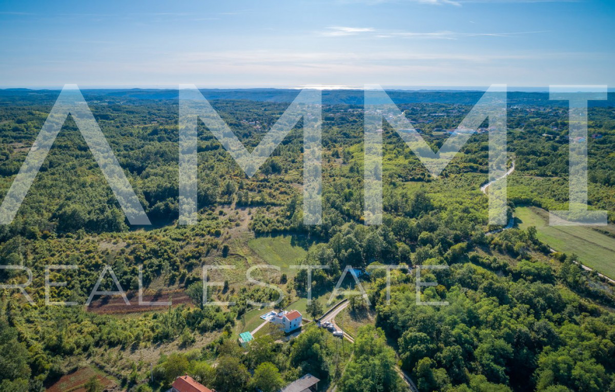 SREDI&Scaron;NJA ISTRA - &Scaron;armantna ku&cacute;a s bazenom okru&zcaron;ena prirodom