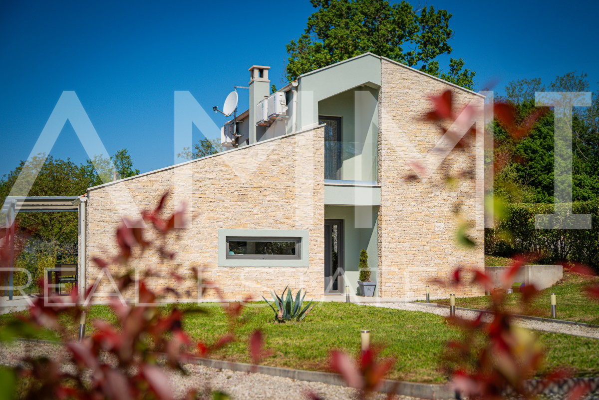 SREDI&Scaron;NJA ISTRA - &Scaron;armantna ku&cacute;a s bazenom okru&zcaron;ena prirodom