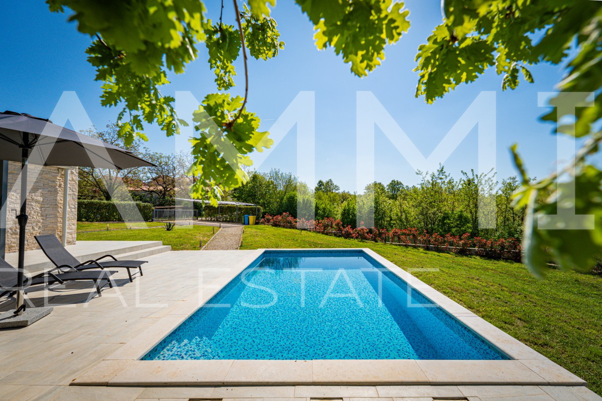 SREDI&Scaron;NJA ISTRA - &Scaron;armantna ku&cacute;a s bazenom okru&zcaron;ena prirodom