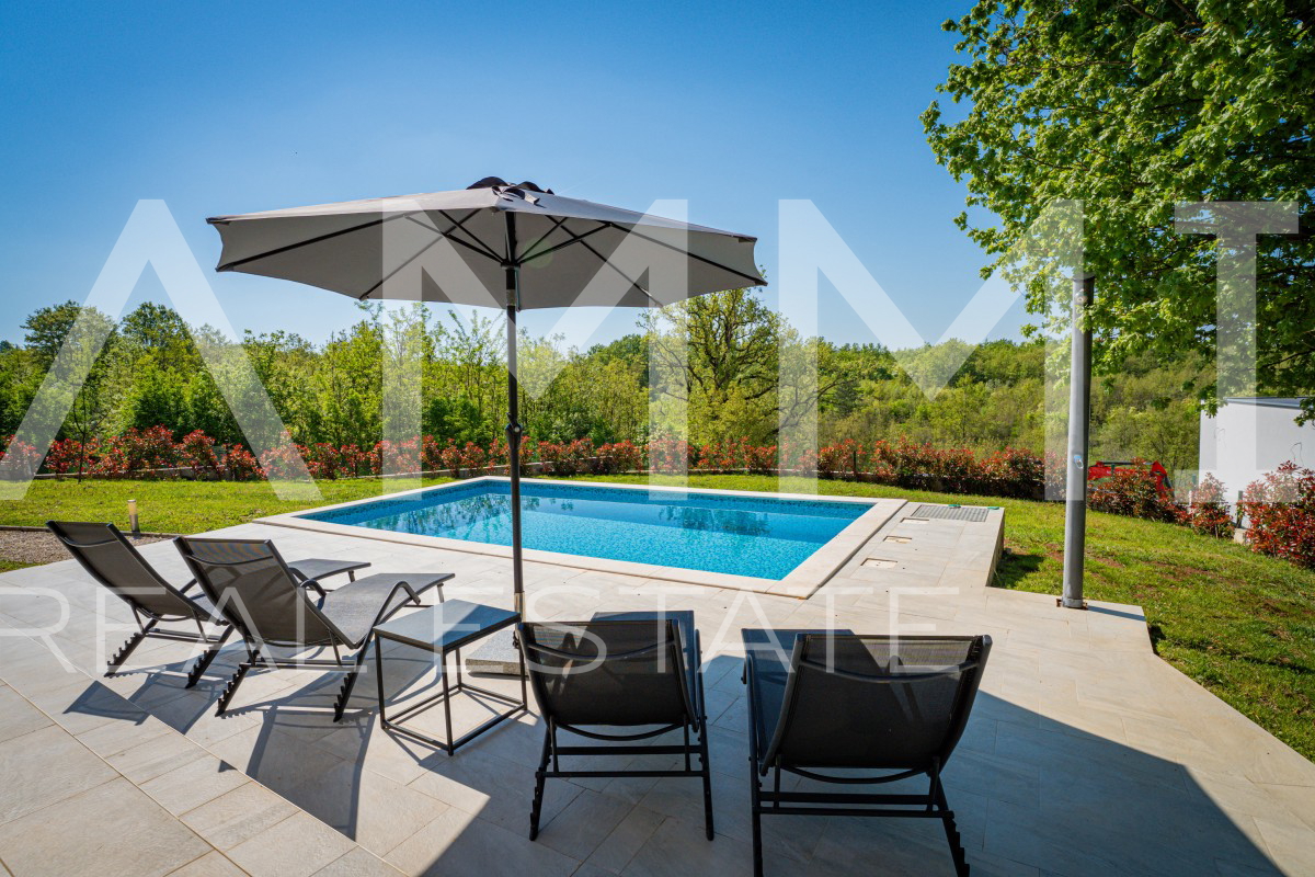 SREDI&Scaron;NJA ISTRA - &Scaron;armantna ku&cacute;a s bazenom okru&zcaron;ena prirodom