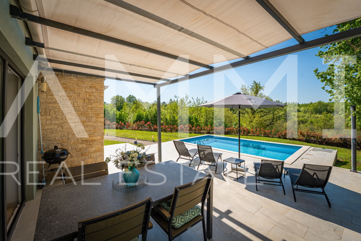 SREDI&Scaron;NJA ISTRA - &Scaron;armantna ku&cacute;a s bazenom okru&zcaron;ena prirodom