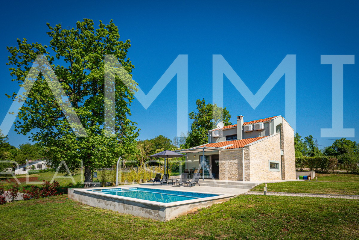 SREDI&Scaron;NJA ISTRA - &Scaron;armantna ku&cacute;a s bazenom okru&zcaron;ena prirodom