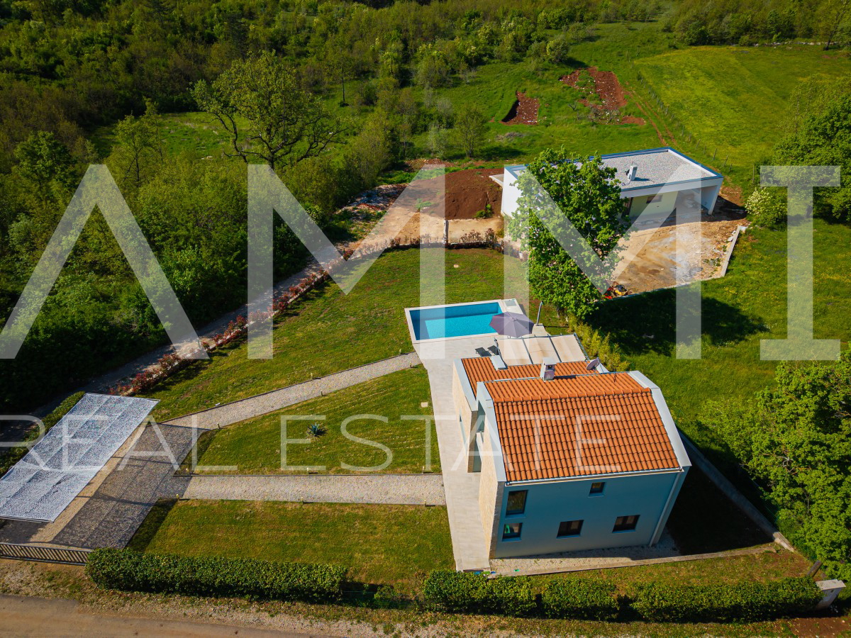 SREDI&Scaron;NJA ISTRA - &Scaron;armantna ku&cacute;a s bazenom okru&zcaron;ena prirodom