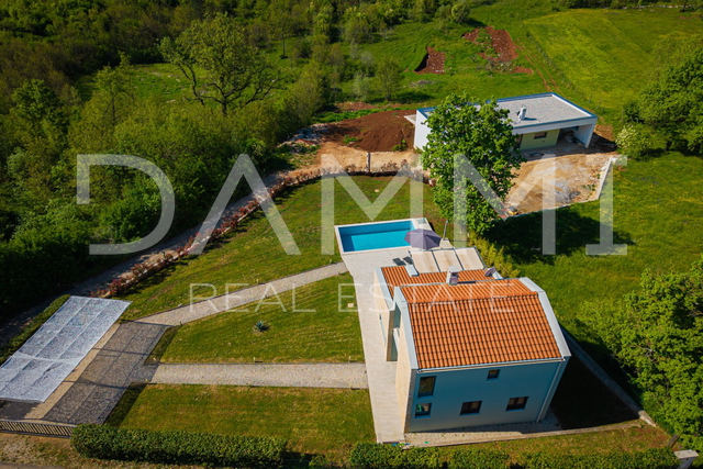 SREDIŠNJA ISTRA - Šarmantna kuća s bazenom okružena prirodom