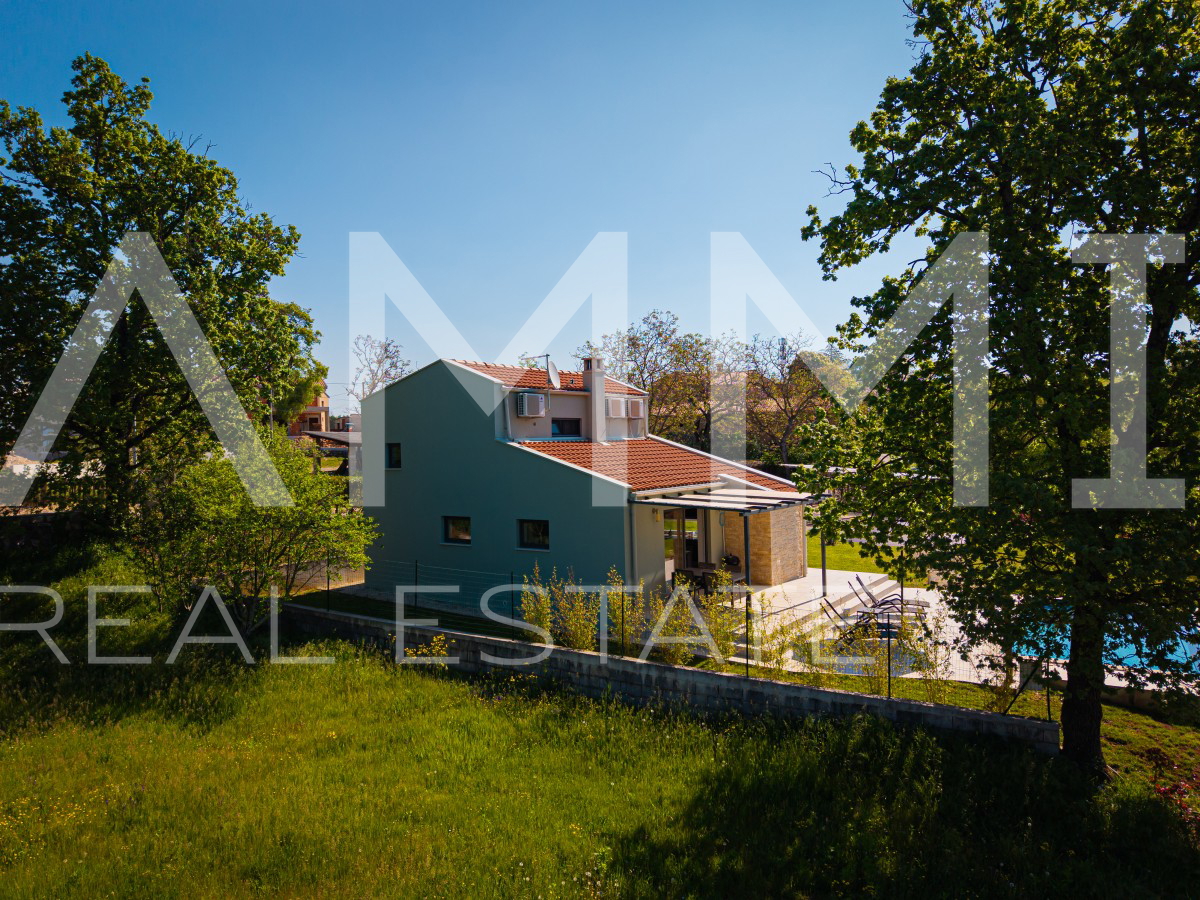 SREDI&Scaron;NJA ISTRA - &Scaron;armantna ku&cacute;a s bazenom okru&zcaron;ena prirodom