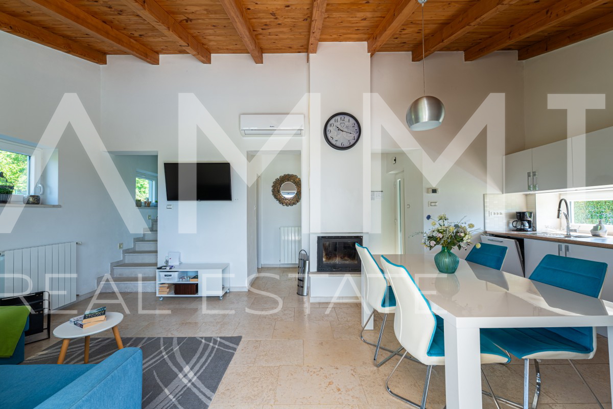 SREDI&Scaron;NJA ISTRA - &Scaron;armantna ku&cacute;a s bazenom okru&zcaron;ena prirodom