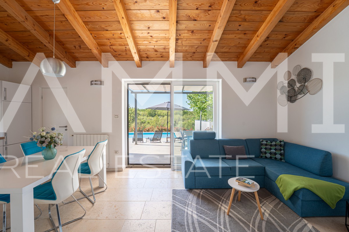 SREDI&Scaron;NJA ISTRA - &Scaron;armantna ku&cacute;a s bazenom okru&zcaron;ena prirodom