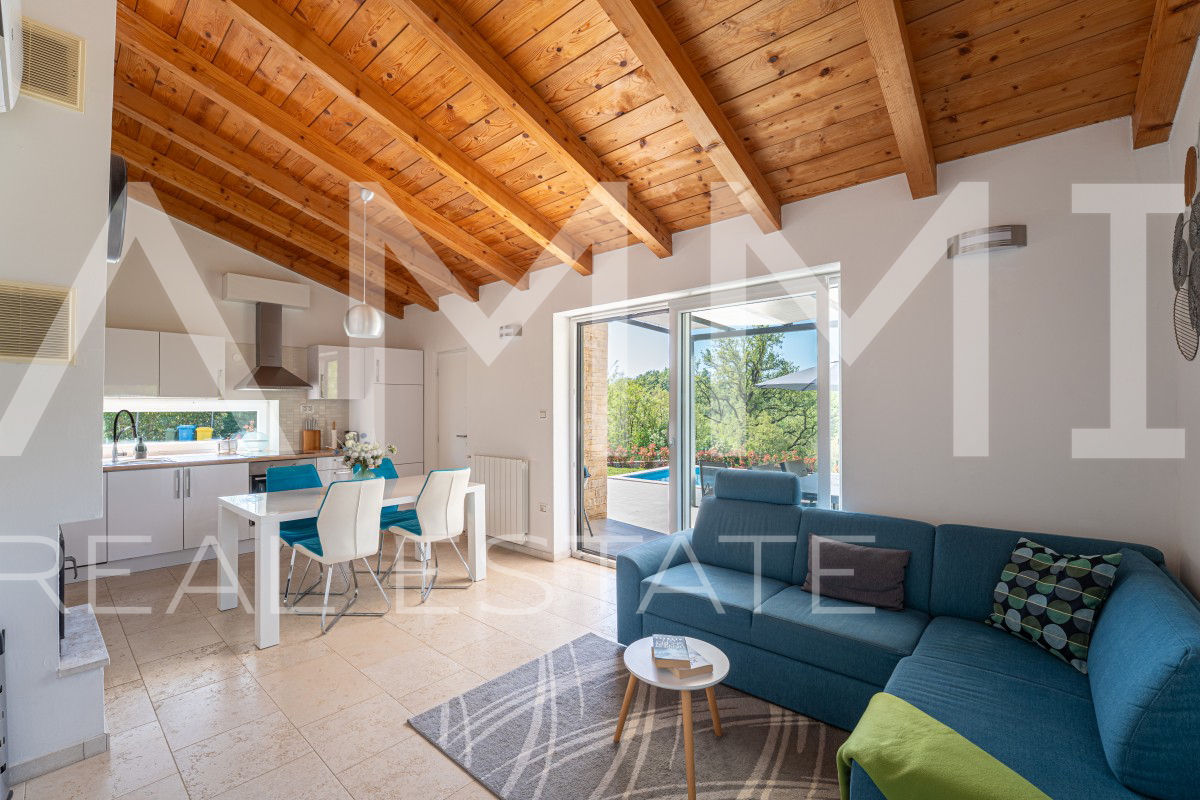 SREDI&Scaron;NJA ISTRA - &Scaron;armantna ku&cacute;a s bazenom okru&zcaron;ena prirodom