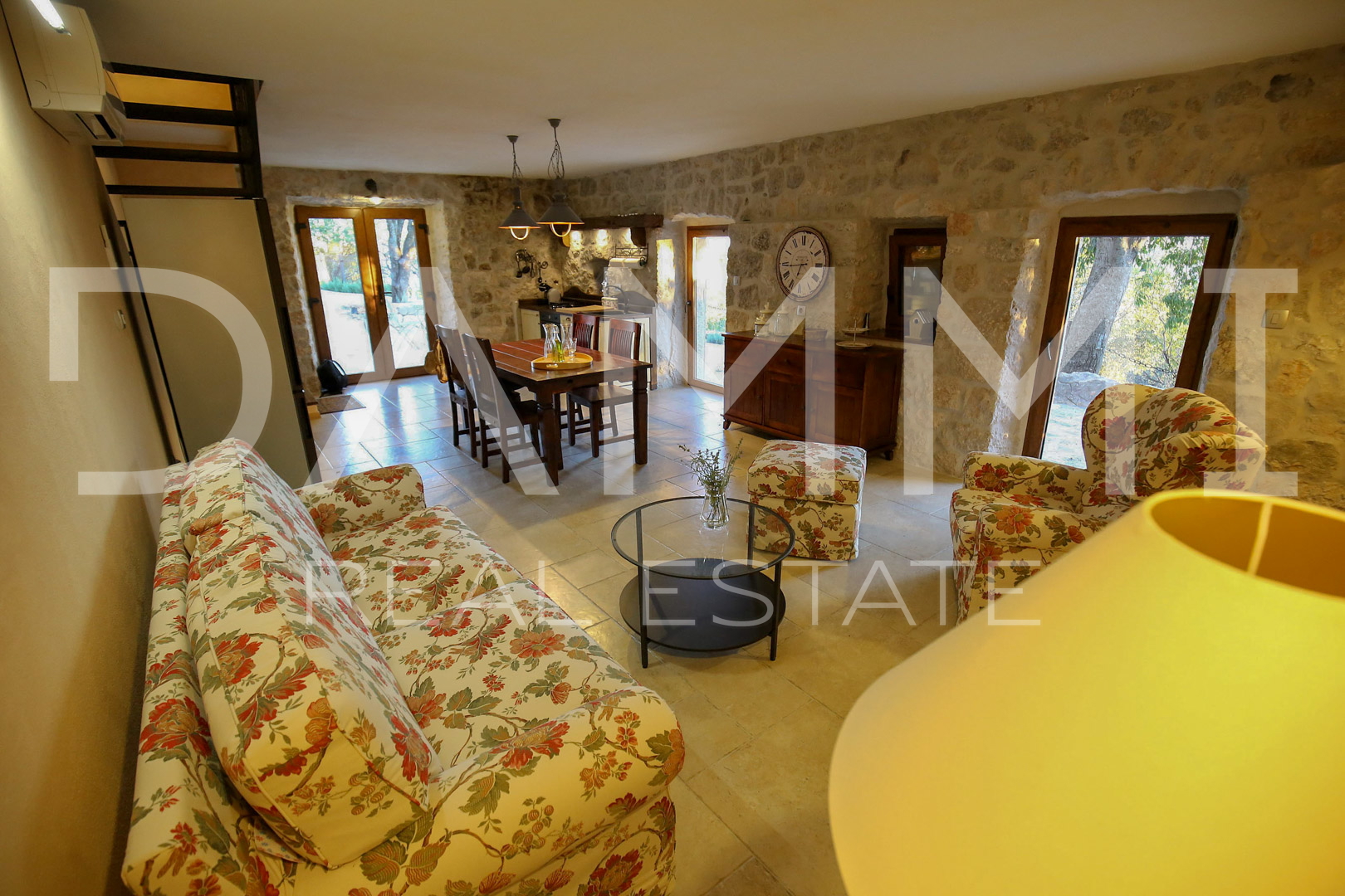 SJEVERNA DALMACIJA&comma; TRIBANJ - Unikanta kamena vila s panoramskim pogledom na more