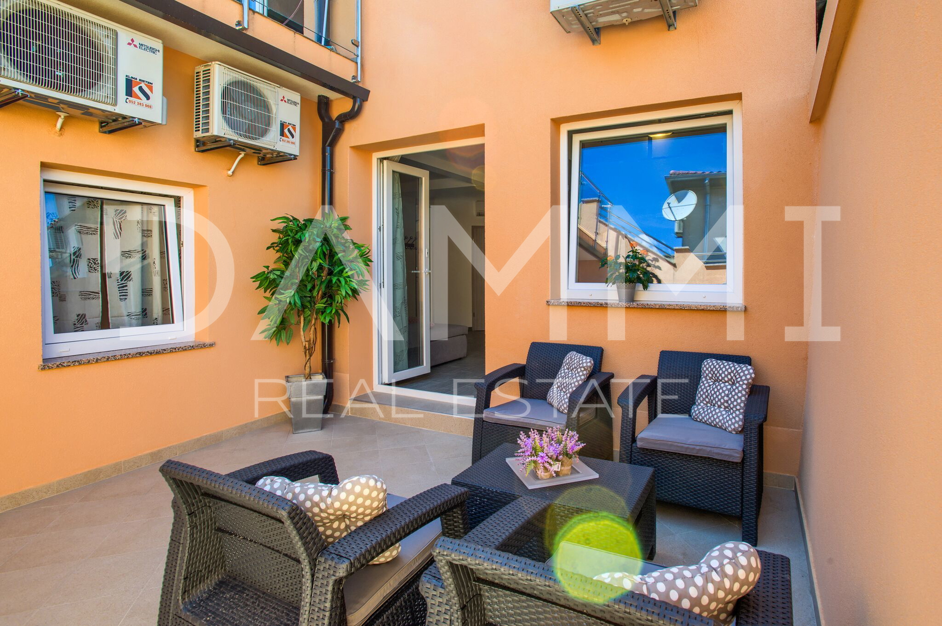 ISTRA&comma; PULA - House with 3 apartments in the city center near the Arena
