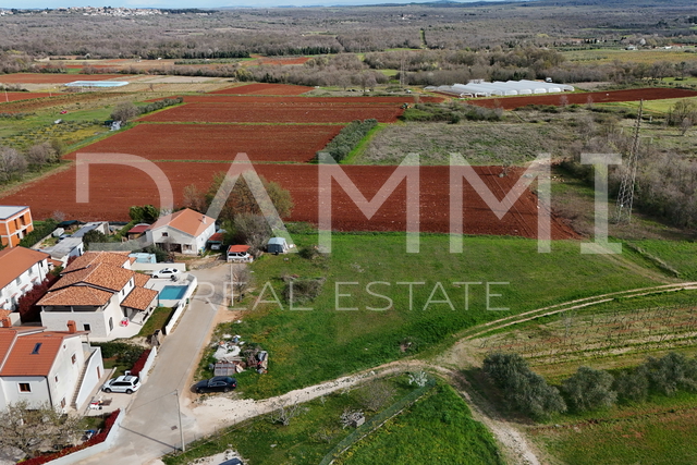 ISTRA, POREČ - Građevinsko zemljište na mirnoj lokaciji u blizini mora