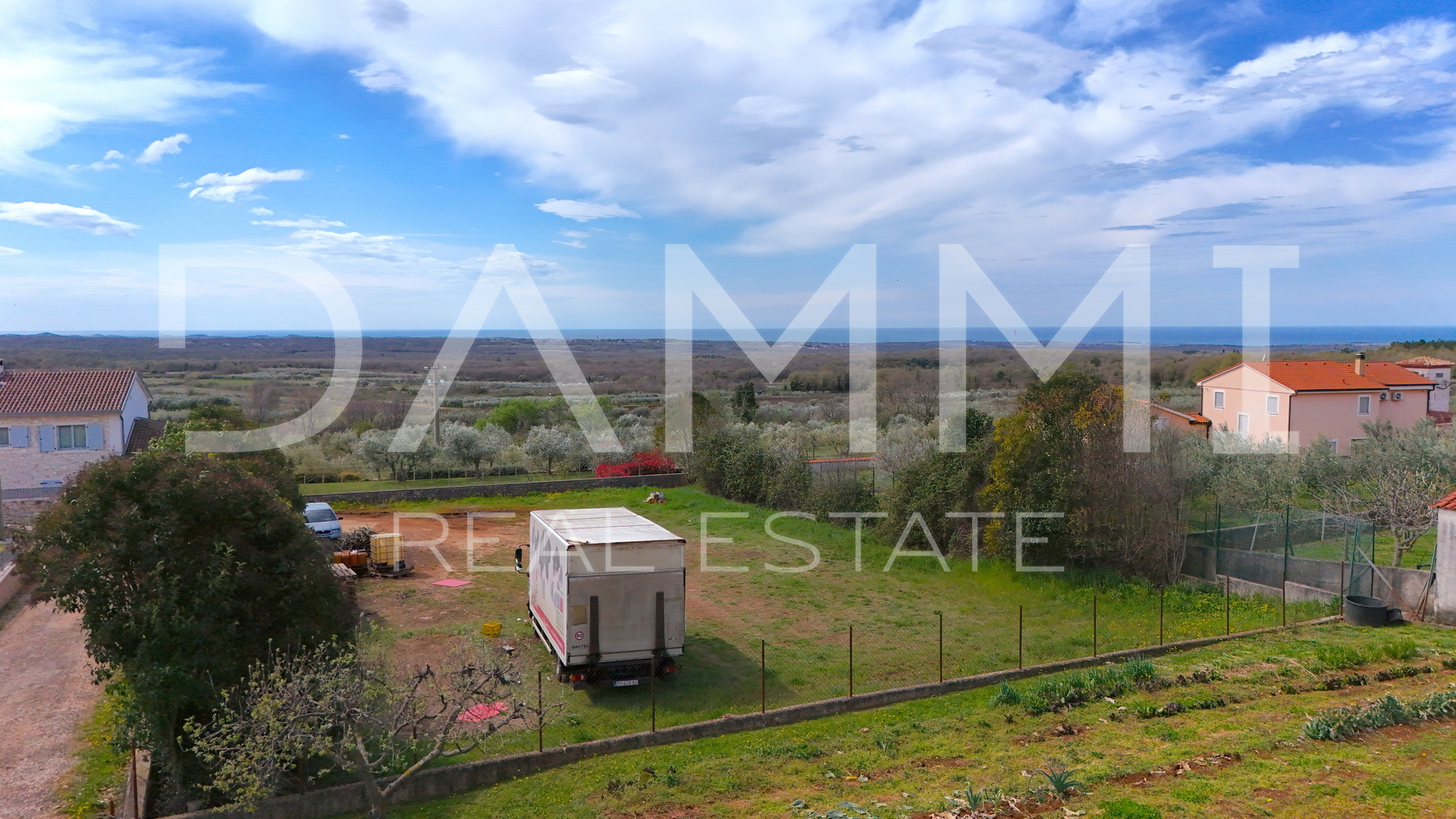 ISTRA&comma; VI&Scaron;NJAN - GRA&Dstrok;EVINSKO ZEMLJI&Scaron;TE S POGLEDOM NA MORE