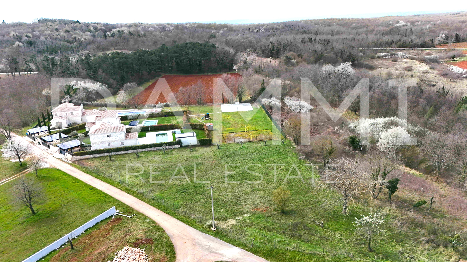 ISTRA&comma; VI&Zcaron;INADA - Gra&dstrok;evinsko zemlji&scaron;te na izuzetno mirnoj lokaciji