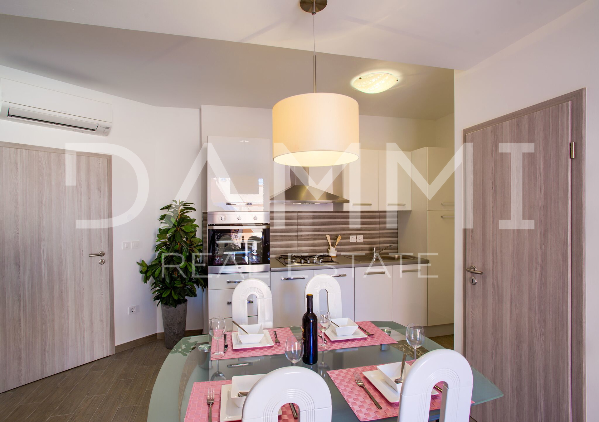 ISTRA&comma; PULA - House with 3 apartments in the city center near the Arena